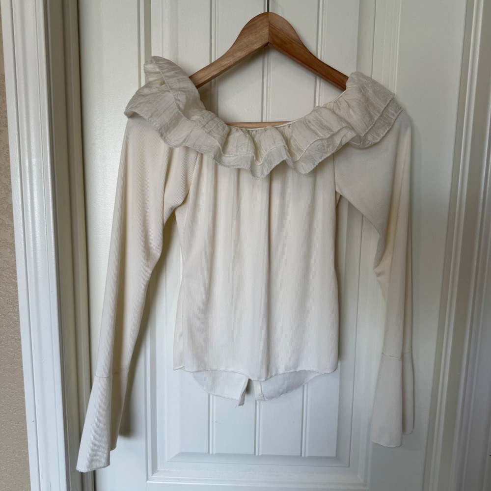 Unbranded Ruffle Off Shoulder Top Womens Cream Excellent Gold Button Ribbed Knit - Picture 3 of 5